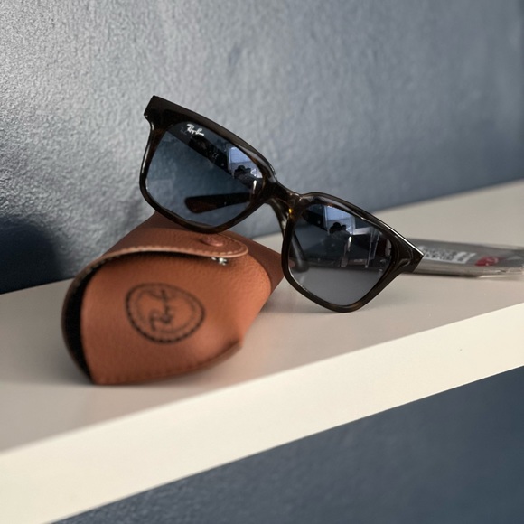 Ray-Ban Accessories - Ray Bans Women’s Sunglasses RB 4323 710/Q8.